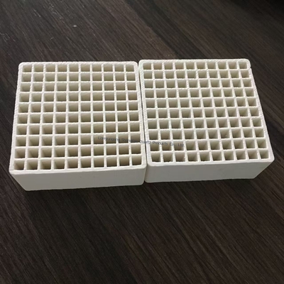 Przemysłowa ceramiczna płytka aluminowa o gęstości otworów 99% Al2O3 Alumina ceramiczna polerowana na zamówienie
