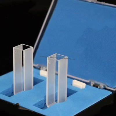 Odporne na korozję i wysoce przezroczyste kuwety kwarcowe są używane w spektrometrach i spektrofotometrach