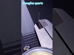 To jest kwarcowa kapilara, która ma grubość zbliżoną do włosa.